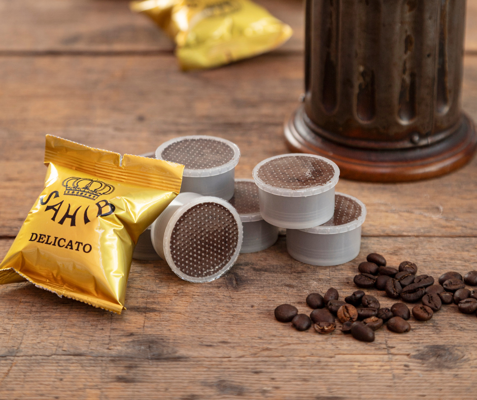 Capsule da caffè in plastica in Italia: cosa cambia dal 12 agosto 2026